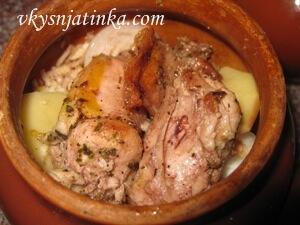Кролик в горшочке с овощами