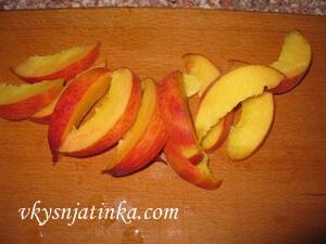 Персик порезать дольками