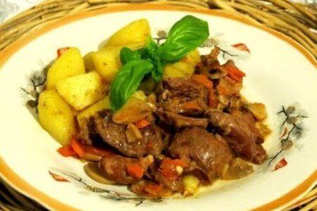 Куриная печень в мультиварке в сметане с сердечками - рецепт и фото