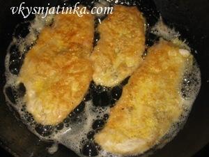 Жарка отбивных из куриного филе на сковороде
