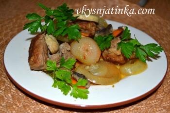 Свинина с овощами и шампиньонами запеченная в духовке