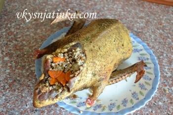 Фаршируем утку полученной начинкой