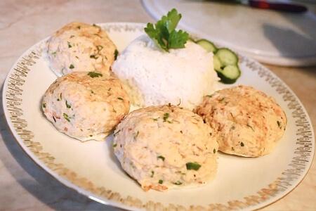 Рыбные котлеты на пару из трески - рецепт и фото