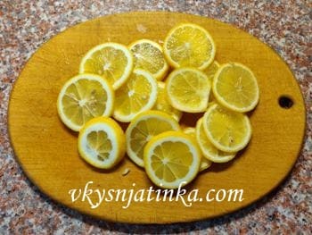 Лимон нарезанный кружочками