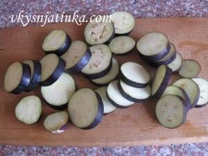 Баклажаны нарезать кружочками