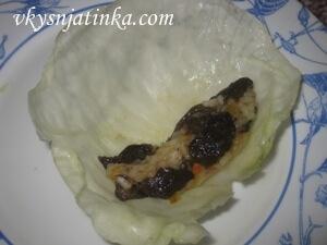 Начинка из грибов на листе капусты
