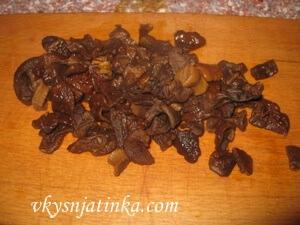 Вареные грибы нарезанные кусочками