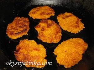 Жареные оладьи из моркови