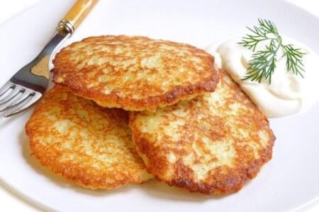 Постные картофельные драники без яиц и муки - рецепт и фото