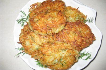 Остренькие картофельные драники с чесноком - рецепт и фото