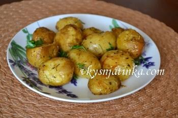 Запеченный молодой картофель