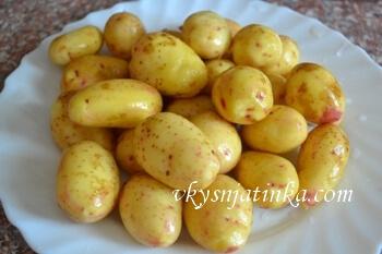 Молодой картофель чистим