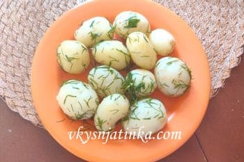 Готовый молодой картофель