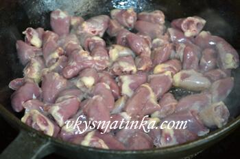 Куриные сердечки на сковороде