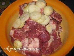 Свинина с луком