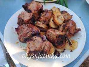 Готовый свиной шашлык в вине