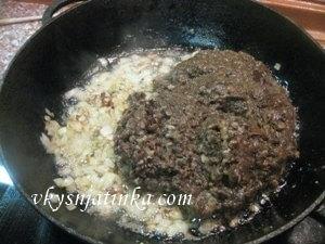 Жареный лук с шампиньонами