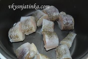 Режем кусочками и кладем в мультиварку