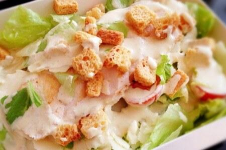 Классический салат «Цезарь» с курицей - рецепт и фото