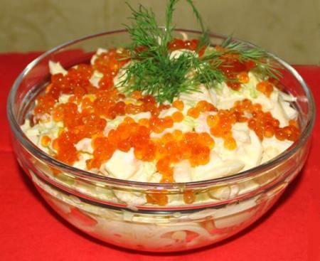 Салат с креветками и красной икрой - рецепт и фото
