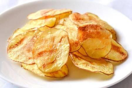 Диетические чипсы из картофеля в микроволновке - рецепт и фото