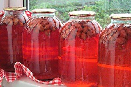 Компот из клубники на зиму без стерилизации - рецепт и фото