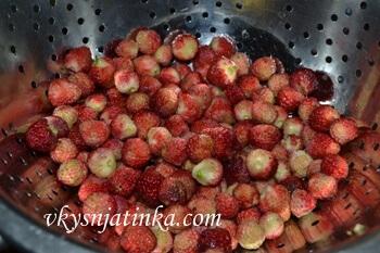 Промываем землянику