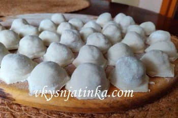 Сырые пельмени приготовленные из теста на молоке