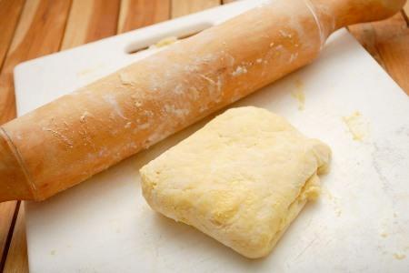 Домашнее тесто для курника на маргарине - рецепт и фото
