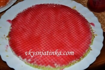 Вафельный корж намазанный вареньем