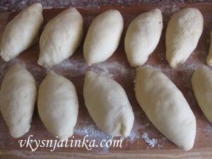 Сырые пирожки с квашеной капустой