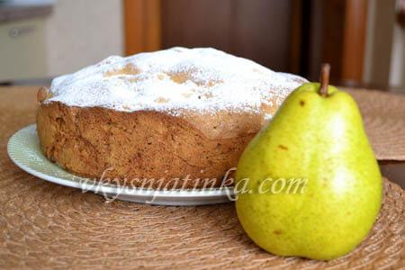 Сладкая шарлотка с грушами - рецепт и фото