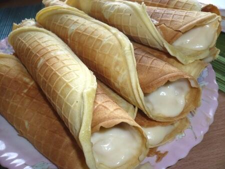 Вкусные вафельные трубочки с заварным кремом - рецепт и фото