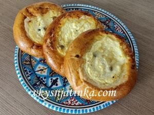 Ватрушки из дрожжевого теста с творогом