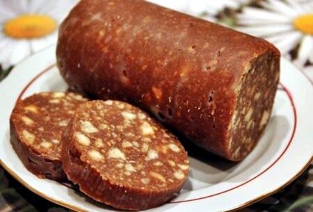 Сладкая колбаска из печенья без сгущенки с коньяком - рецепт и фото