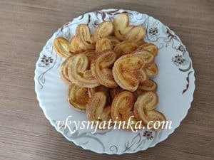 Готовые слоеные ушки с сахаром