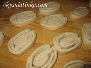 Колечка из слоеного теста