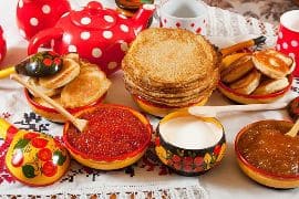 Рецепты домашних блинов на Масленицу - фото