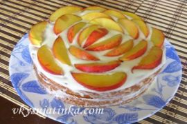 Бисквит с персиками