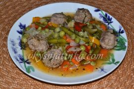 Фрикадельки тушеные с овощами
