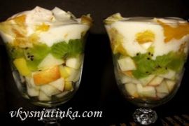 Фруктовый салат из киви, яблок и апельсина - фото