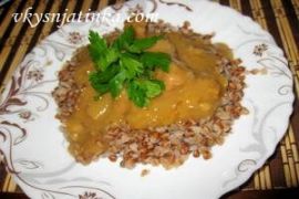 Гречневая каша с подливкой из свинины