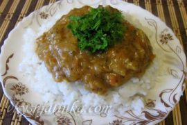 Индейка тушеная с овощами на сковороде