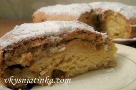 Яблочный бисквит в духовке - фото