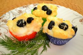 Яйца в духовке с оливками