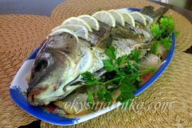 Карп запеченный с овощами