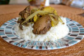 Жареная куриная печень с яблоками и луком