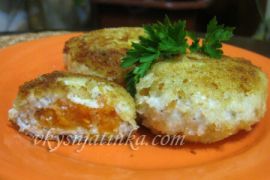 Куриные котлеты из филе с морковью жареные на сковороде