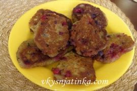 Овсяные оладьи с клюквой