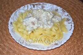 Паста с шампиньонами и курицей в сливочном соусе